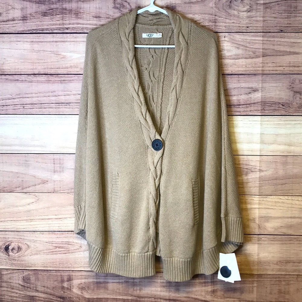 FALL 🍁🤩 UGG Cape - New